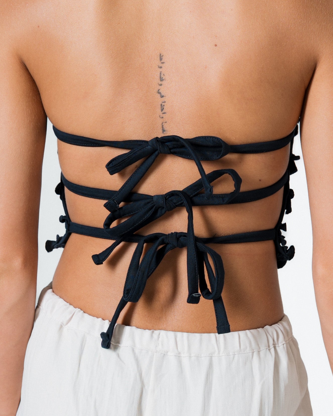 FRILLS NAVY TOP
